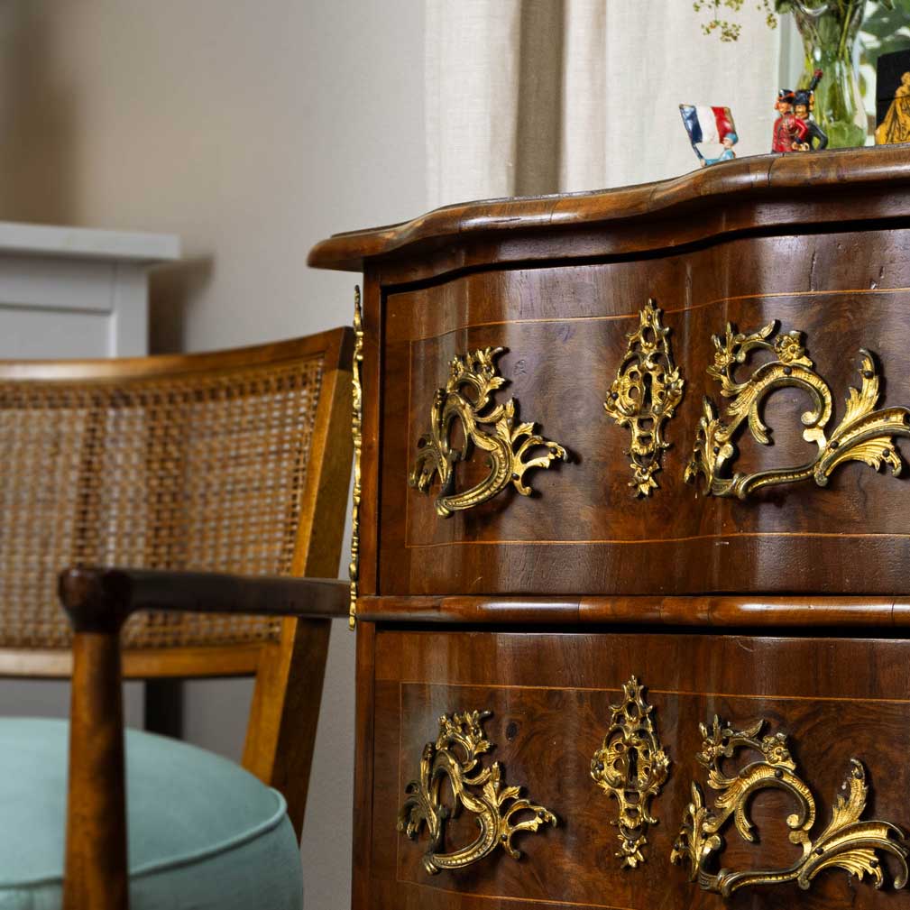 Stunning Louis XV antique burled and inlaid small dresser