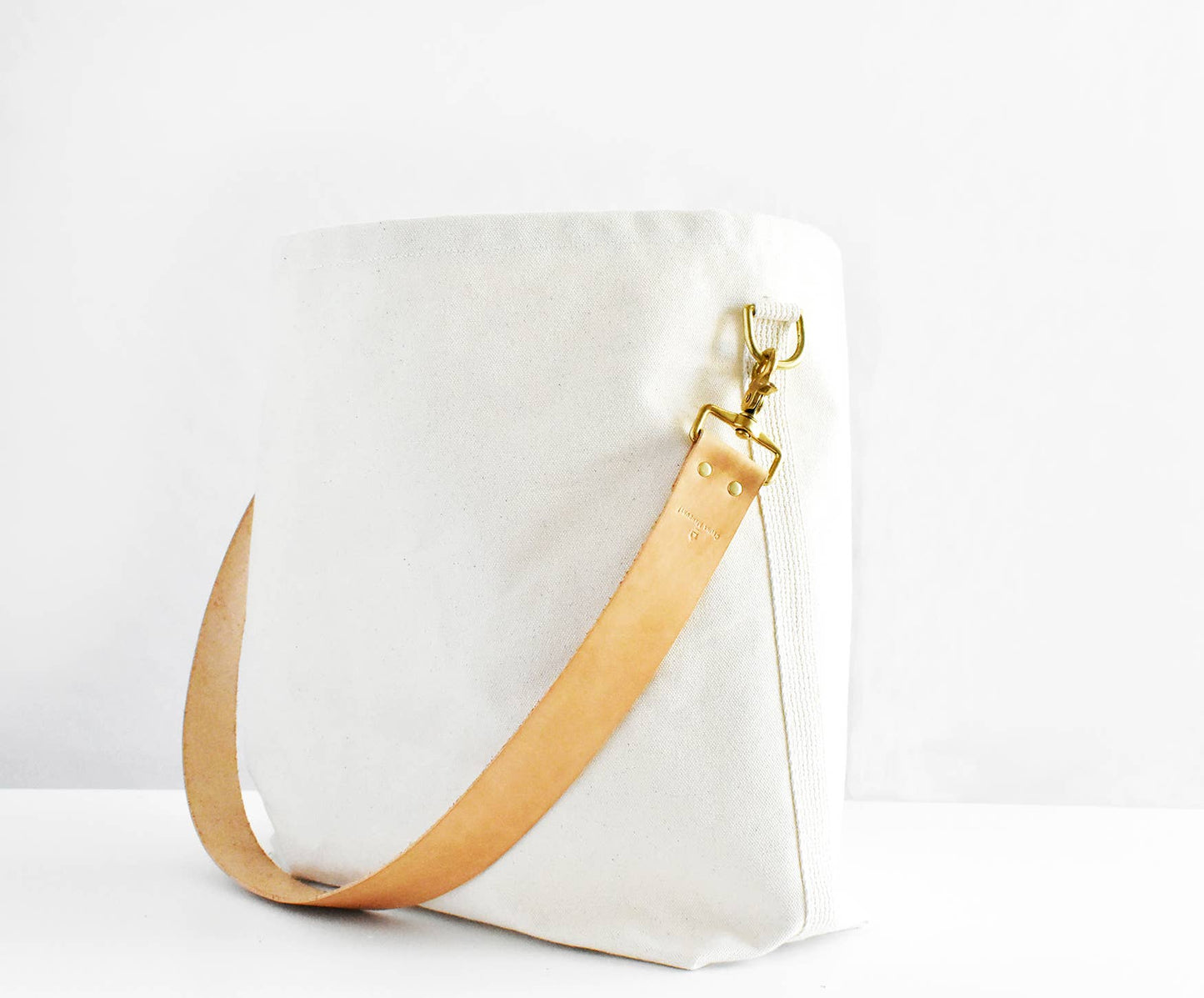 Canvas Tote Bag with Leather Strap - Versatile and Chic